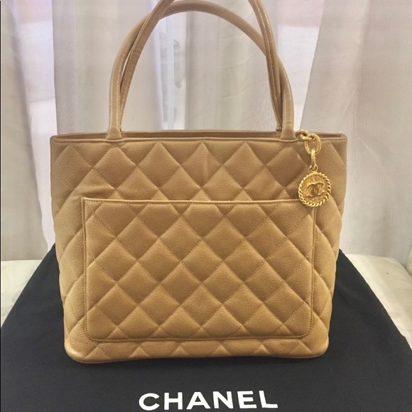 🆕 Chanel CC Medallion Caviar Tote Handbag 👜 - Picture 3 of 8